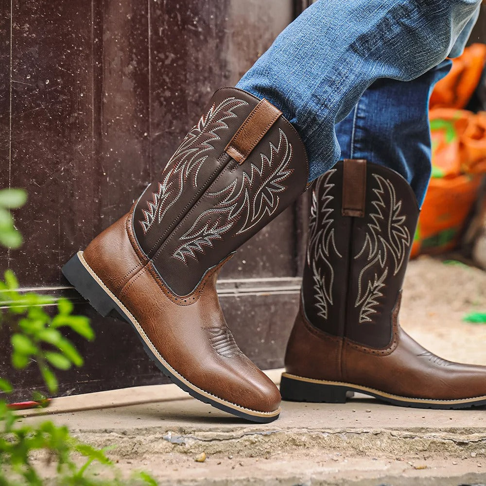Men höghalsede boots in retro with embroidery