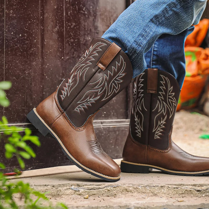 Men höghalsede boots in retro with embroidery