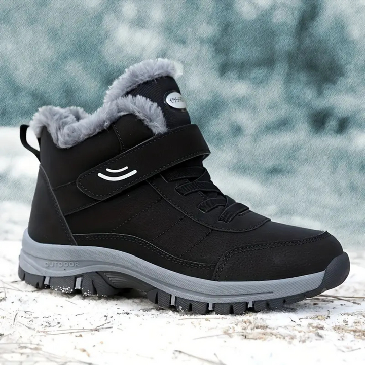 Women trainers with plush lining and non-slip sole
