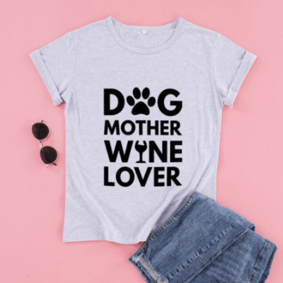 Women T-shirt: Stylish ‘Dog Mor Vinelsker’ Print