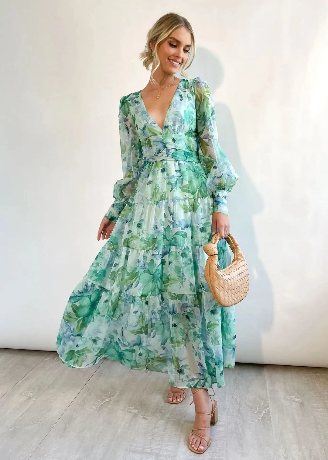 Elegant Woman Chiffon Maxi dress