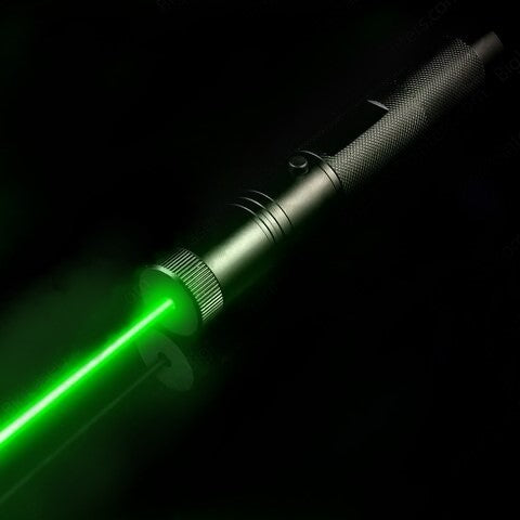 Rechargeable laser pointer with long range and adjustable focus