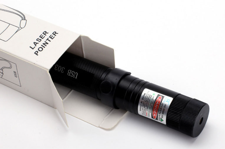 Rechargeable laser pointer with long range and adjustable focus