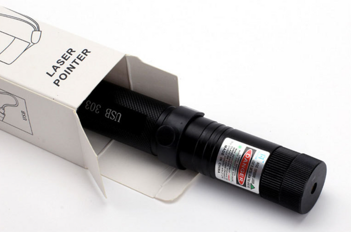Rechargeable laser pointer with long range and adjustable focus