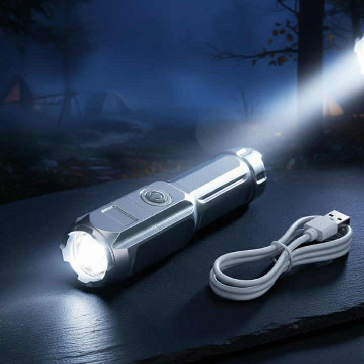 High-brightness flashlight for outdoor use