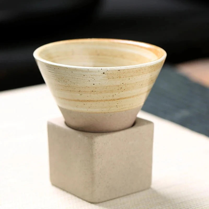 Unique kjegleformet coffee jar for home