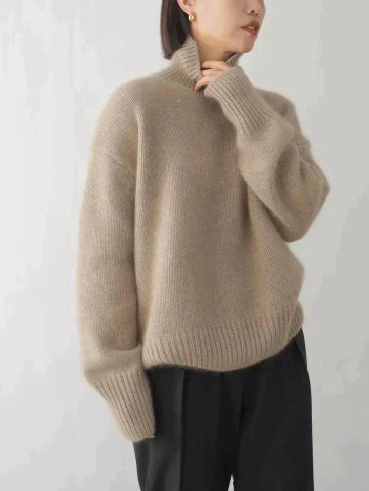 Women Rullekragetröye - Luxurious and Clean Knitted jumper