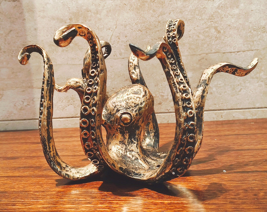 Squid Mug Holder: Maritime Design for the Kitchen