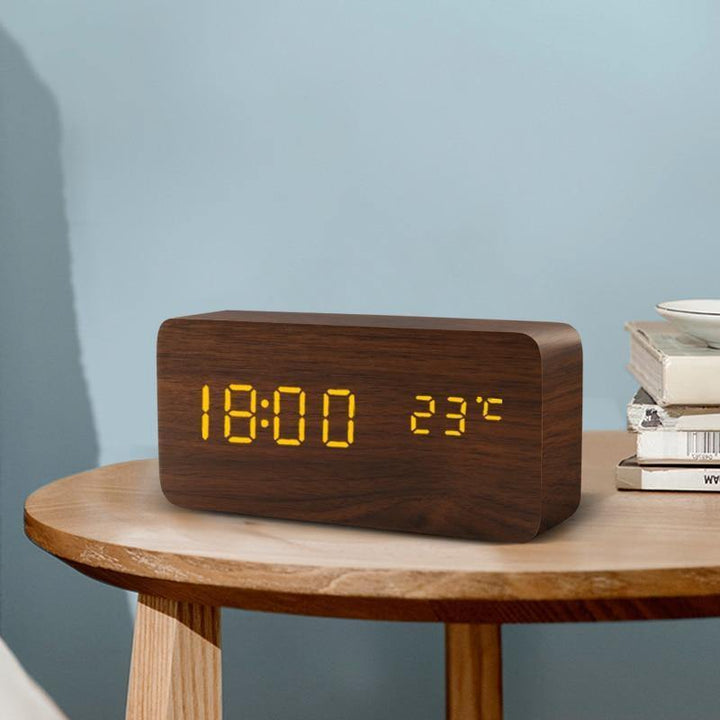 Modern digital vekker clock with *snooze function