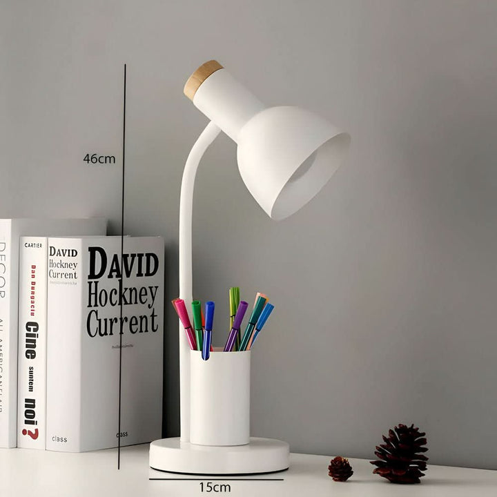 Modern led-bordslampa with penne socket for hamper office