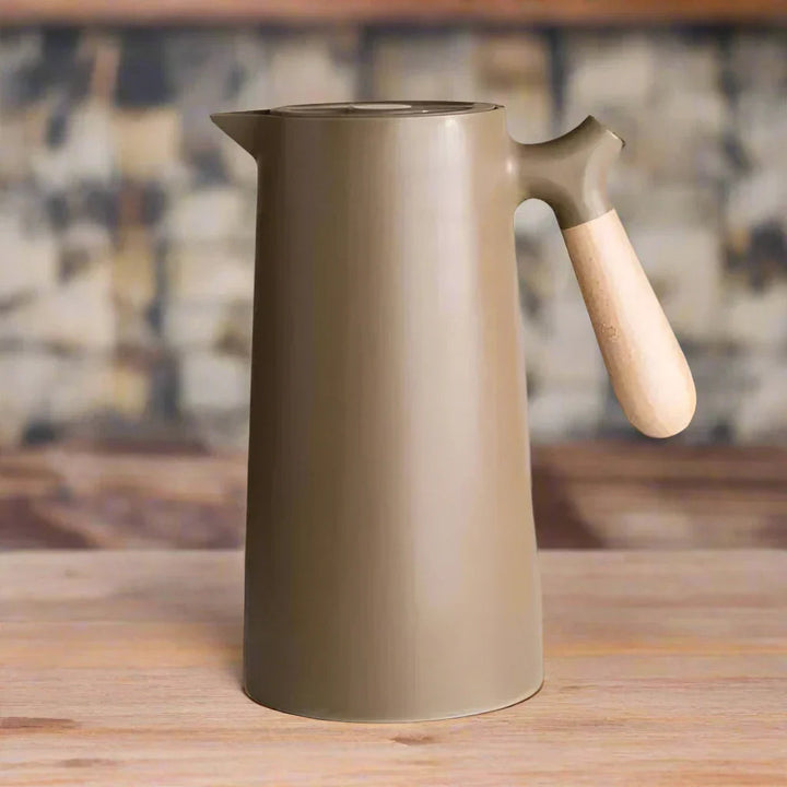 Unisex thermos pan in modern design for heat and cold drikker