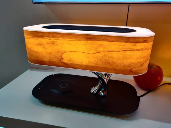 Multifunksjonell Trebordlampe with Wireless Charging &amp; Bluetooth-speaker