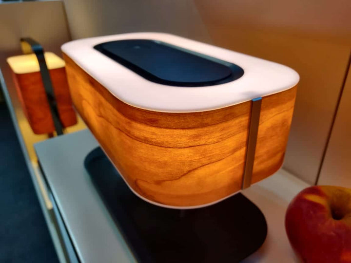 Multifunksjonell Trebordlampe with Wireless Charging &amp; Bluetooth-speaker