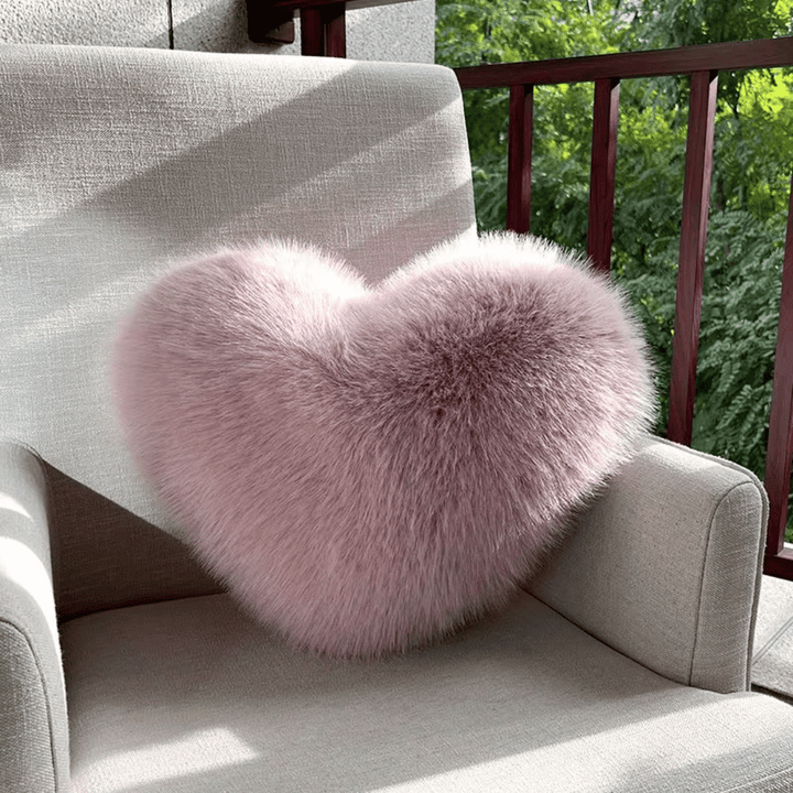 Hjerteformet decoration pillow - soft and stylish for every home