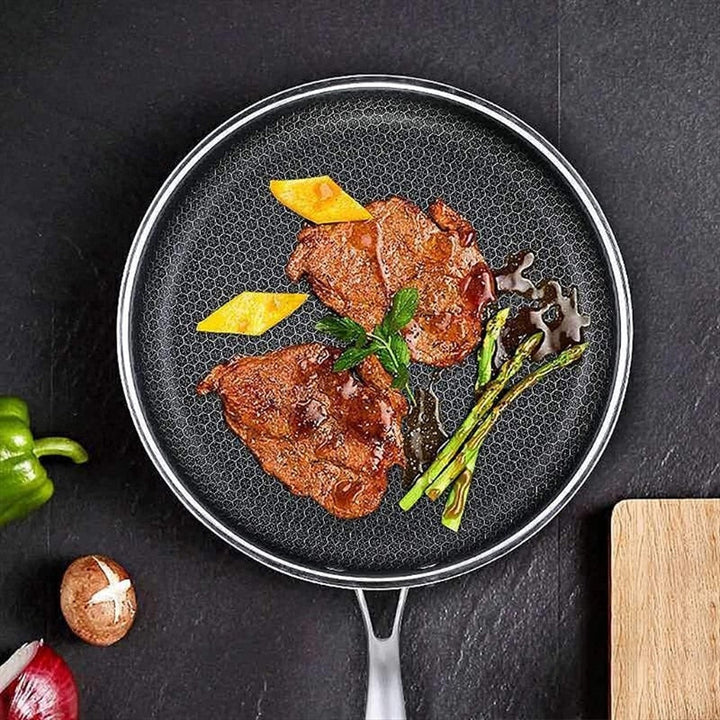 Rust free steel roast pan - non-stick pixel technique