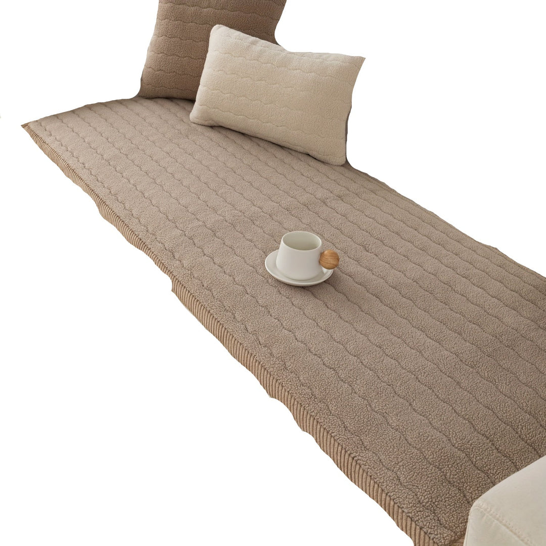 Couch feature for living room - sklisikkert and durable piece of furniture safeguard