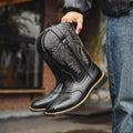 Men höghalsede boots in retro with embroidery