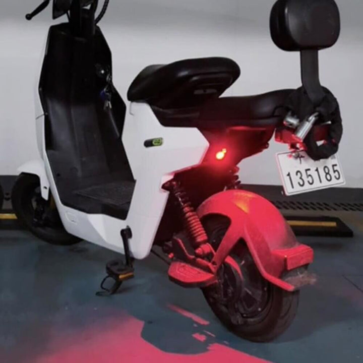 Universal LED Warning Light for Improved Road Safety