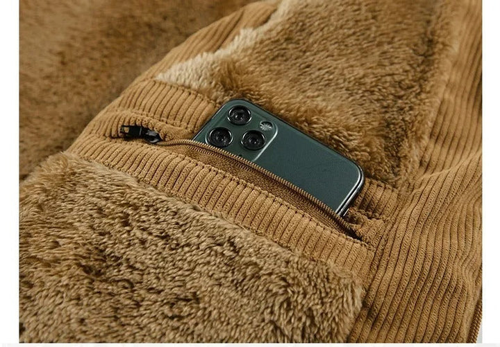 Warm and versatile vest for men